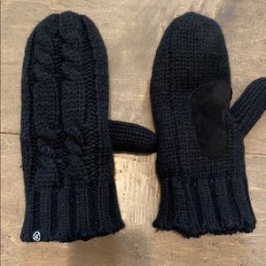 Black Fleece Lined Woman's Mittens